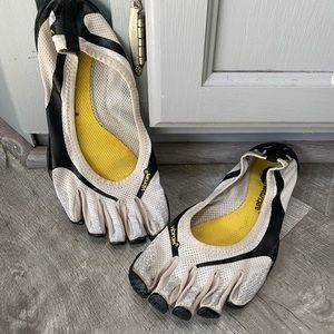 Vibram five finger water shoes